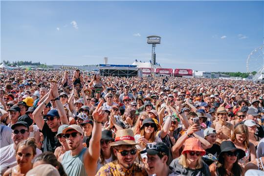 Endlich wieder Festivals, endlich wieder feiern - und dann noch ohne Maske: Der Sommer 2022 ist locker. Das könnte sich im Herbst ändern.  Foto: Thomas Niedermueller/Getty