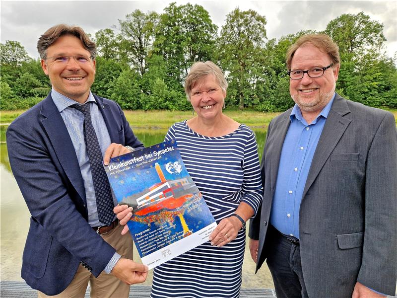 Endlich wieder ein Kleinkunstfest bei Sympatec: Dr. Sebastian Röthele, Jutta Reusing und Rainer Otte (v.li.) stellen das vielfältige Programm für den 26. August vor. Foto: Knoke