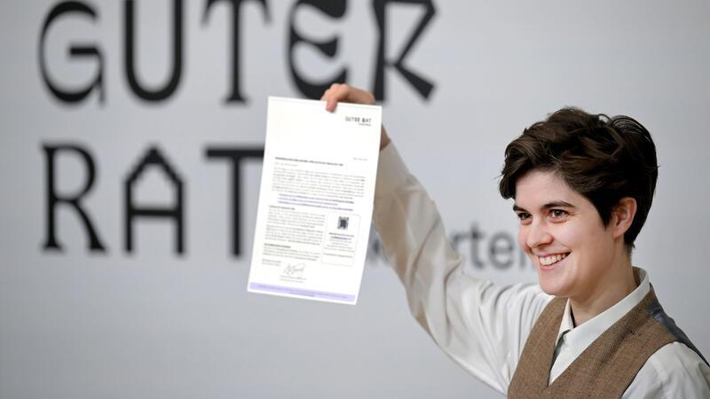 Engelhorn gibt zwar fast ihr gesamtes Vermögen ab, doch sie verfügt noch über ein Übergangsbudget, das ihr helfen soll, in das Berufsleben zu wechseln. Sie bleibe weiterhin privilegiert als Mitglied einer wohlhabenden Familie und als weiße Frau aus einer Industrienation, sagt sie.