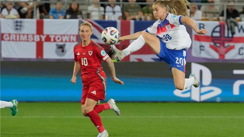 DFB-Team trifft im Viertelfinale auf furioses Frankreich England und Jess Park (r.) gegen Wales obenauf.