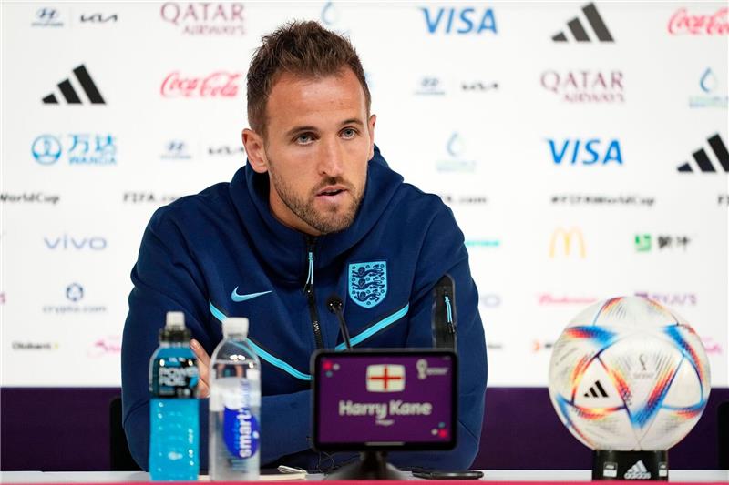 Das bringt der Tag bei der Fußball-WM Englands Stürmerstar Harry Kane spricht auf einer Pressekonferenz.
