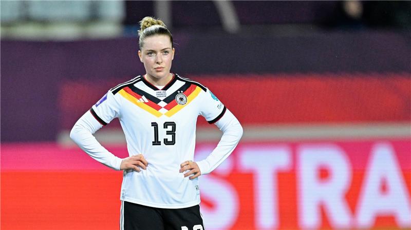 Enttäuscht über die torlose Partie: Alara Sehitler und die DFB-Frauen.