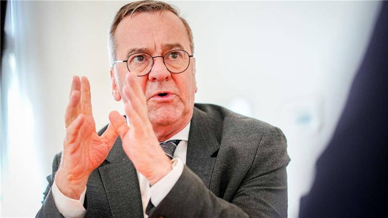 Er führt regelmäßig die Beliebtheitsumfragen an: Boris Pistorius ist der einzige Minister, der im Amt bleibt. (Archivbild)