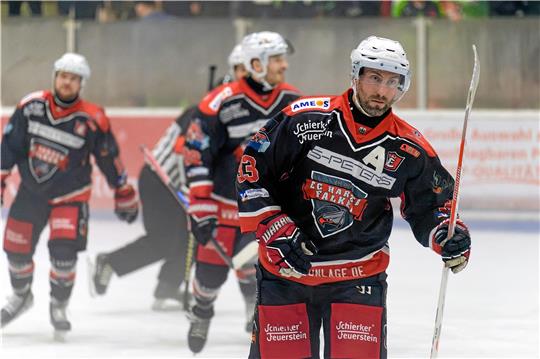 Er geht voran: Christoph Koziol, hier nach seinem Treffer zum 1:0 im jüngsten Duell gegen die Salzgitter Icefighters, hat in Braunlage die Erwartungen bisher komplett erfüllt. Foto: Drechsler
