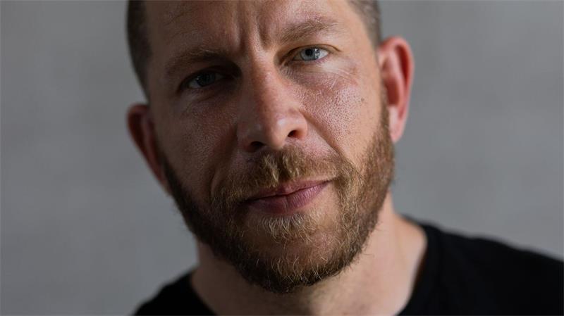Er interviewte anfangs vor allem Bekannte aus der Kampfsport- und Kraftsport-Szene (Archivbild).
