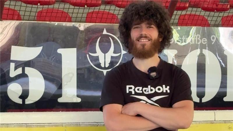 Er kann die Eishockey-Energie schon spüren: Falken-Zugang Daniel Spratek war schon auf Stippvisite im Braunlager Wurmbergstadion, seinem neuen Arbeitsplatz. Foto: Harzer Falken