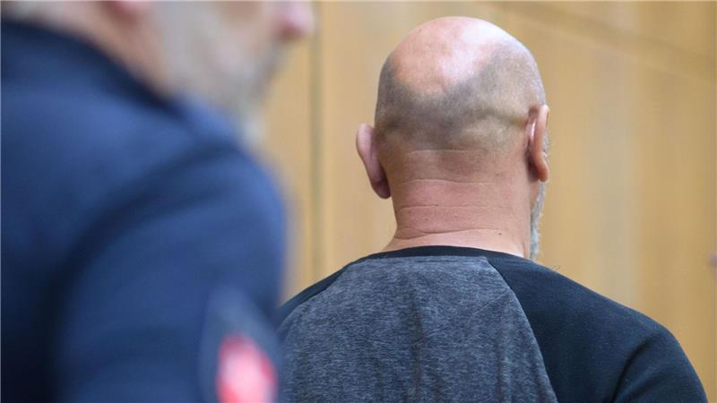 Obdachloser sitzt tot auf Parkbank - 53-Jähriger gesteht Er macht aber klar: Das sei aus einem Impuls heraus geschehen, geplant habe er die Tat nicht.