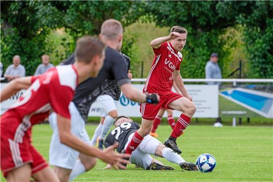 Er macht derzeit den meisten Alarm in der Nordharzliga. Alexander Barwig hat mit 13 Treffern einen maßgeblichen Anteil am unerwarteten Höhenflug des VfL Liebenburg. Foto: Drechsler