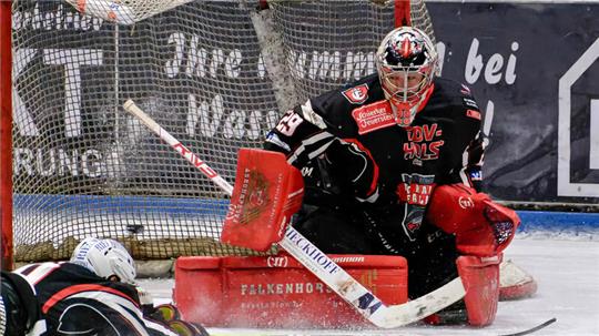 Er soll den Laden wieder dichtmachen: Taylor Dupuis hütet eine weitere Saison den Kasten der Harzer Falken.