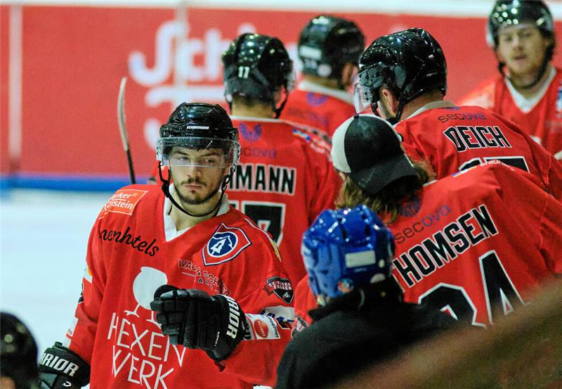 Er trägt künftig wieder das Trikot der Harzer Falken: Verteidiger Maximilian Droick kehrt nach Stationen in Herford und Lauterbach zum Eishockey-Regionalligisten zurück. Foto: Drechsler