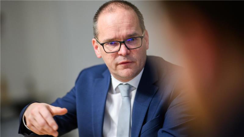 Er war Kultusminister, zuletzt SPD-Fraktionschef und ist seit gut einem halben Jahr Wirtschaftsminister: Grant Hendrik Tonne. (Archivbild)