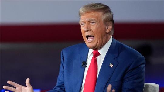 Er werde kein Diktator sein, „außer am ersten Tag“, sagt Trump bei einer Diskussionsrunde des Senders Fox News vor fast einem Jahr. (Archivbild)
