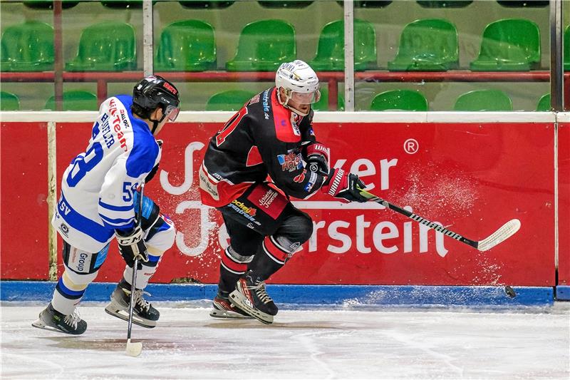 Harzer Falken: Jetzt ist auch noch Nagy raus Er wird den Harzer Falken in den kommenden Wochen fehlen: Regan Nagy (r.) fällt wegen eines Bandscheibenvorfalls nicht nur für das Topspiel am Sonntag bei Tabellenführer ECW Sande aus. Foto: Drechsler