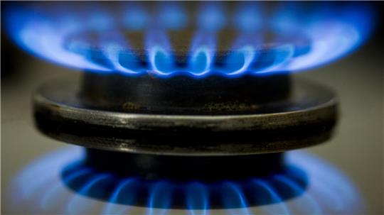 Erdgas brennt bald günstiger. (Illustration)