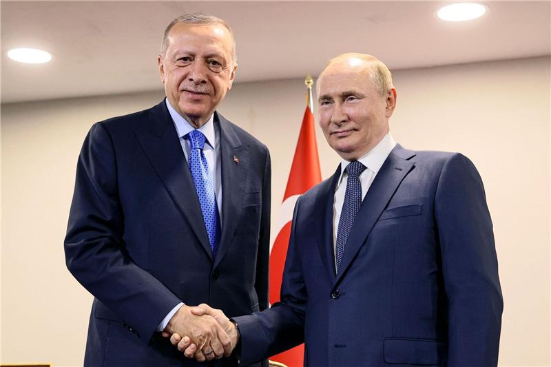 Kreml: Erdogan sagt Putin in Telefonat Unterstützung zu Erdogan hat Putin seine «volle Unterstützung der von der russischen Führung unternommenen Schritte» erklärt, teilte der Kreml der staatlichen Nachrichtenagentur Tass zufolge mit.