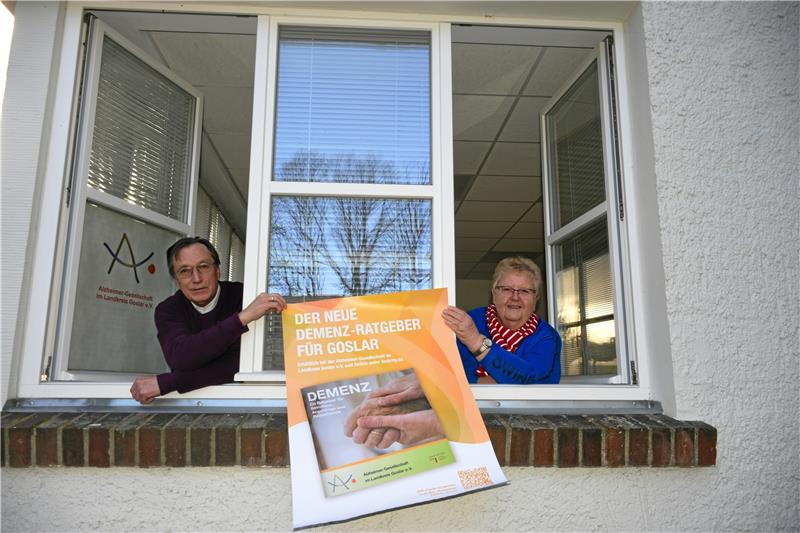 Alzheimer-Gesellschaft jetzt am Fliegerhorst Erhard Stahl und Gudrun Ribbe heißen Ratsuchende jetzt in neuen Räumen auf dem Fliegerhorst willkommen. Foto: Kempfer