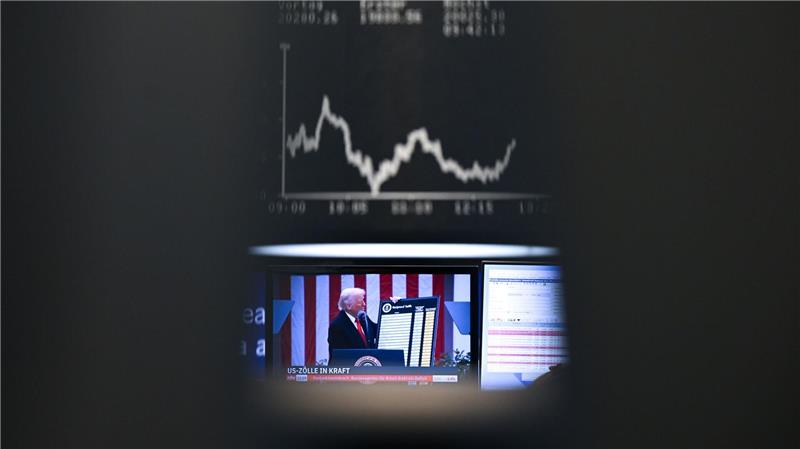 Erheblich unter Druck wegen der Eskalation des amerikanisch-chinesischen Handelskriegs und des Zollkonflikts zwischen den USA und der EU: der Dax.