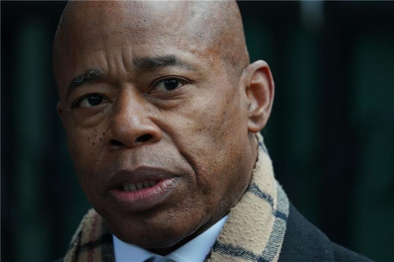 Eric Adams, Bürgermeister von New York City, hat den Notstand in seiner Stadt ausgerufen.