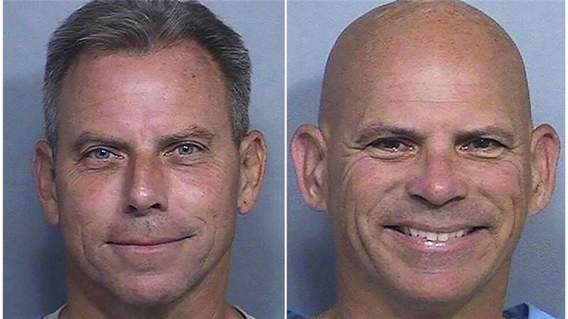 Erik Menendez (l) und sein Bruder Lyle Menendez wurden zu lebenslanger Haft verurteilt - kommen sie bald frei? 