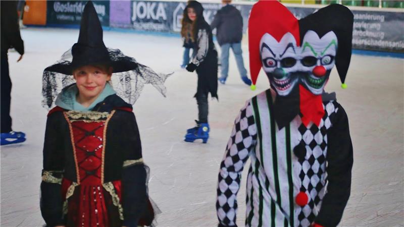 Erik (r.) und Tilda dürfen sich über Preise freuen.