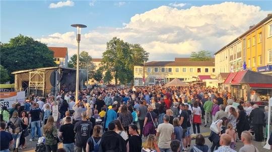 Erinnerung an die Fete vor zwei Jahren: Auf dem Jürgenohler Marktplatz geht das neue Stadtteilfest am Samstag über die Bühne.