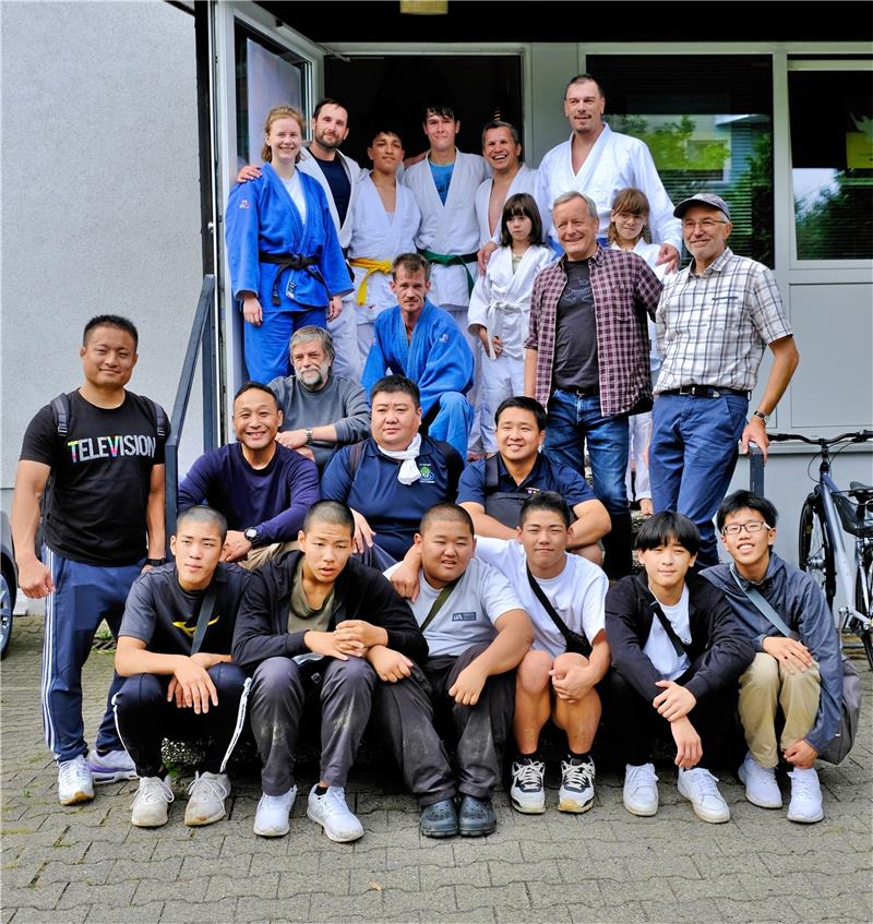 Judo-Besuch aus Japan und eine lange Sieglos-Serie Erinnerungsfoto aus Goslar: Die japanischen Leistungsjudokas besuchen das Dojo der Judo-Karate-Club Sportschule in der Marienburger Straße. Foto: Privat