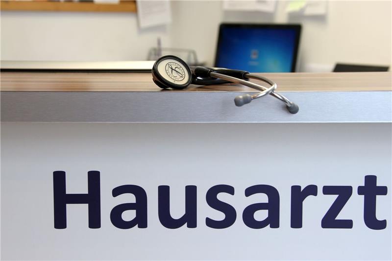 Deutlich mehr Krankheitsausfälle im Job 2022 Erkältungswellen auch zu untypischen Zeiten