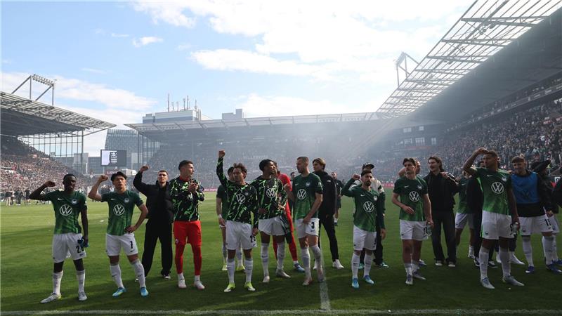 Erleichterung: Der VfL Wolfsburg ist in der Relegation.