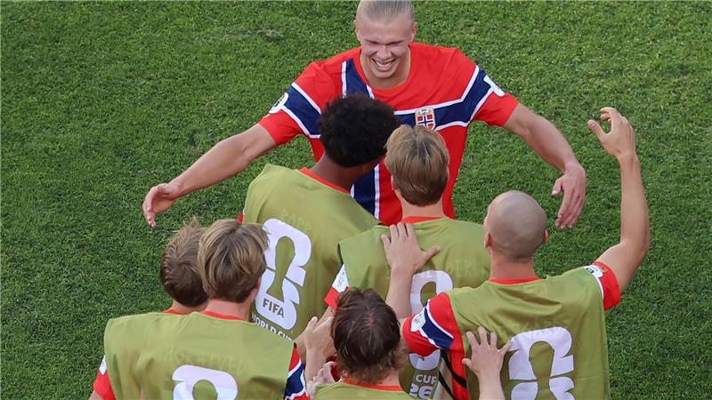 Erling Haaland feiert sein zweites Tor.