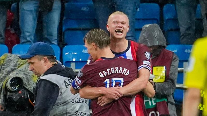 Erling Haaland und Norwegen düpierten die italienische Nationalmannschaft.
