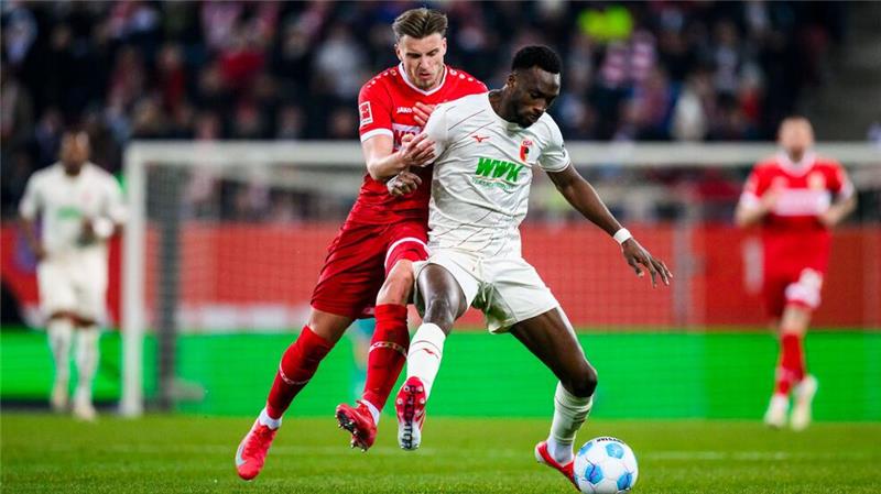 „Relativ egal“: Undav sieht Traum-Comeback gelassen Ermedin Demirovic (l) ist zurück an alter Wirkungsstätte in Augsburg.