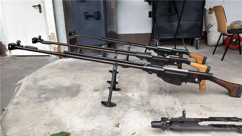 Ermittler entdecken in dem riesigen Waffenarsenal in Remscheid immer neue Verstecke. (Archivbild)