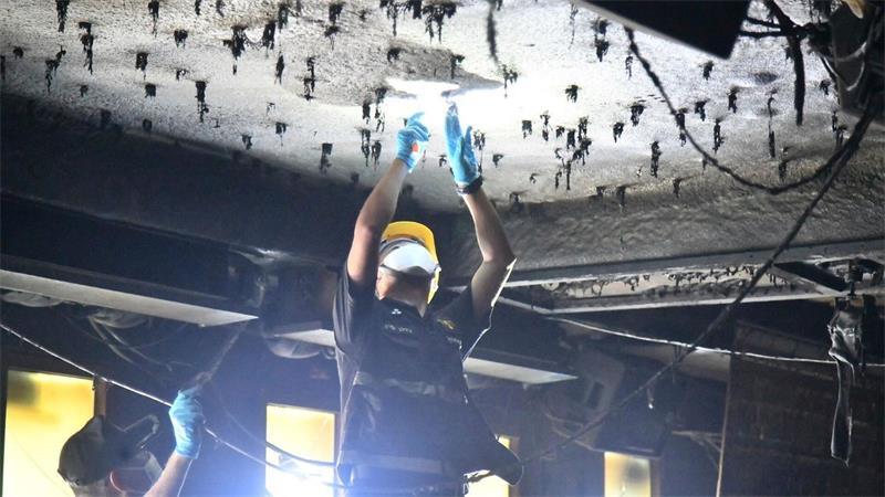 Ermittler finden schwere Mängel nach Feuer in Bangkok Ermittler suchten nach Hinweisen auf die Ursache des Unglücks.