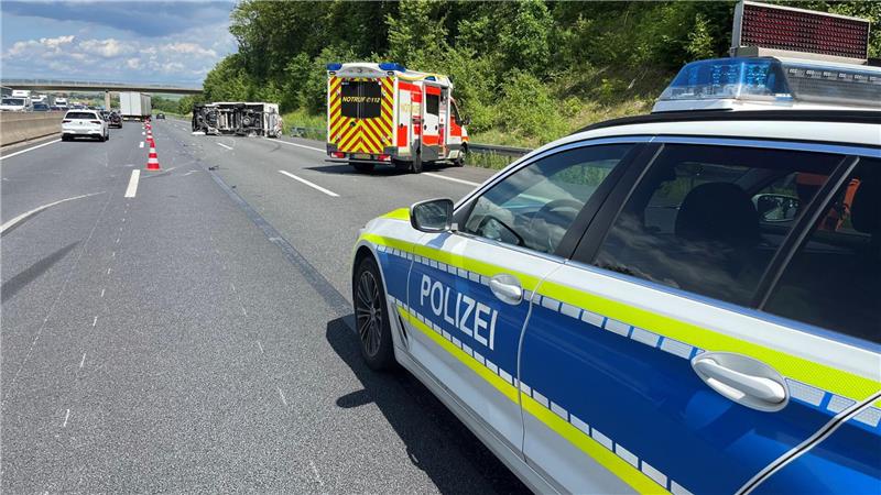 Erneut kommt es auf der A7 nach einem Unfall zu Verkehrsbehinderungen.