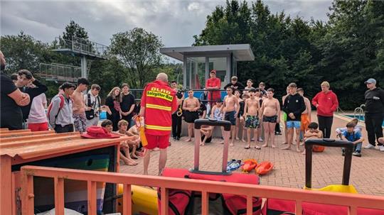 Erneut nahm die Dr. Klaus-Schmidt-Hauptschule am Rettungsgerätetag der DLRG Ortsgruppe Salzgitter-Bad teil.