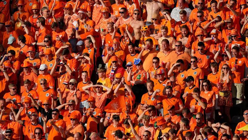 „Unglaublich“: Rangnicks Österreicher verderben Oranje-Party Erneut unterstützten viele mitgereiste niederländische Fans ihr Nationalteam.
