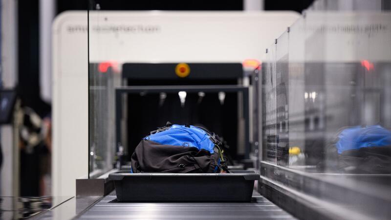 Flüssigkeitsregeln an Flughäfen wieder verschärft Erneut werden die Flüssigkeitsregeln fürs Handgepäck verschärft.