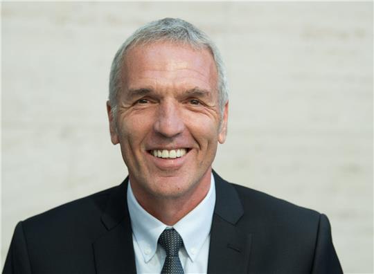 Ernst Middendorp ist zurück im deutschen Profifußball. Foto: dpa
