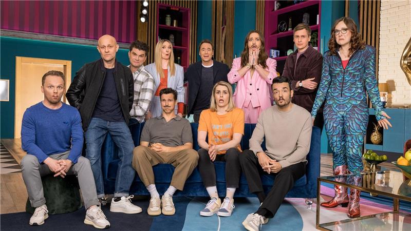 Lustige Show, ernste Mienen: „LOL“ startet in sechste Runde Ernste Mienen beim Cast der neuen „LOL“-Staffel.