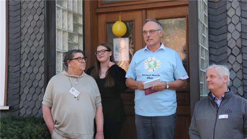 Ein soziales Zentrum für Oker: „KommUnity“-Haus eröffnet Eröffnung des neuen Hauses: Anja Voges (v. l.), Sarah Bruschke, Jens Kloppenburg und Andreas Pleyer begrüßen die Akteure und Gäste.
