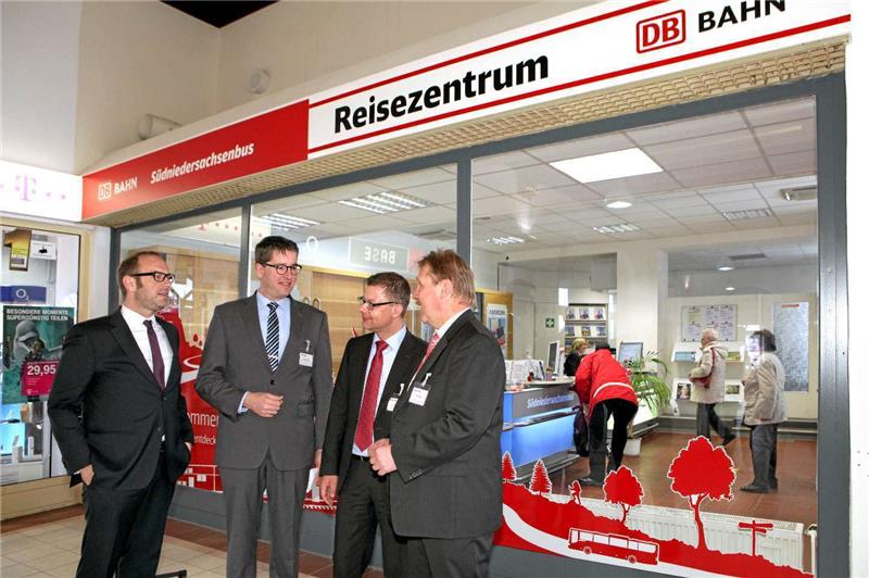 Eröffnung:(von links): Uwe Lippert, DB-Bahn&Service, OB Dr. Oliver Junk, Carsten Spiegel, RBB Goslar, und Alexander Möller, RBB Braunschweig.  Foto. Schenk
