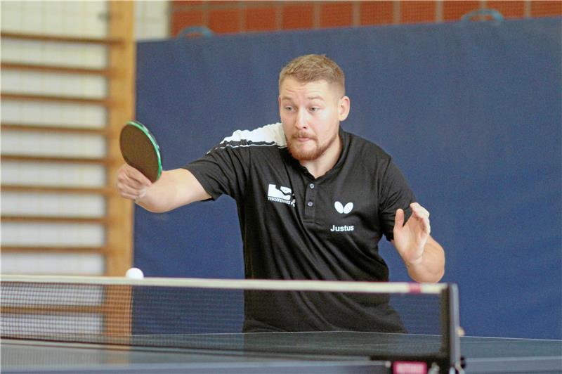 Für den VfL Oker läuft es zum Auftakt besser als erwartet Ersatzmann Justus Böbel entpuppt sich beim überraschenden 8:8 des ESV Goslar gegen Arminia Vechelde II mit zwei Siegen als bester Einzelspieler. Foto: Gietemann