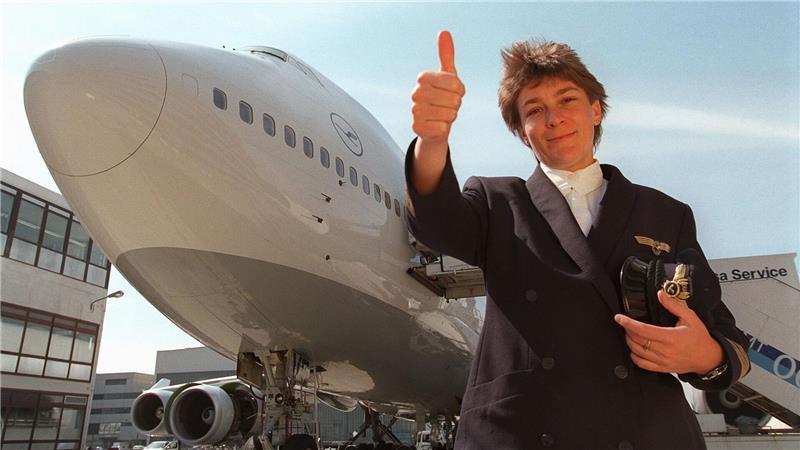 Neue Jets und alte Schatten - Lufthansa feiert 100 Jahre Erst 1986 kam die erste Frau in die Pilotenausbildung der Lufthansa. (Archivbild)