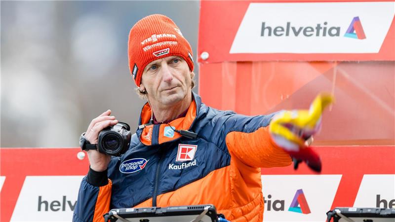 Erst ausschlafen, dann springen: Heinz Kuttin scherzt bei der Tournee-Zukunft. (Archivbild)