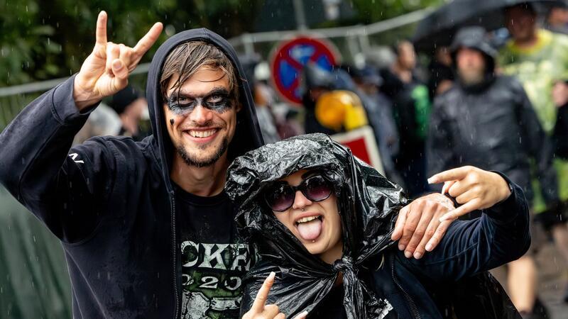 Erst gegen Ende des Festivals brauchten die Metalfans Regenjacken.