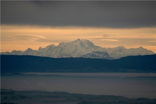 Erst kürzlich ging am Montblanc eine Lawine ab und verschüttete möglicherweise mehrere Skifahrer. Nun starben zwei Deutsche durch herabfallendes Gletschereis.