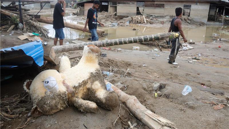Fluten in Indonesien: Zahl der Toten steigt auf mehr als 600 Erst langsam wird das ganze Ausmaß des Desasters klar.