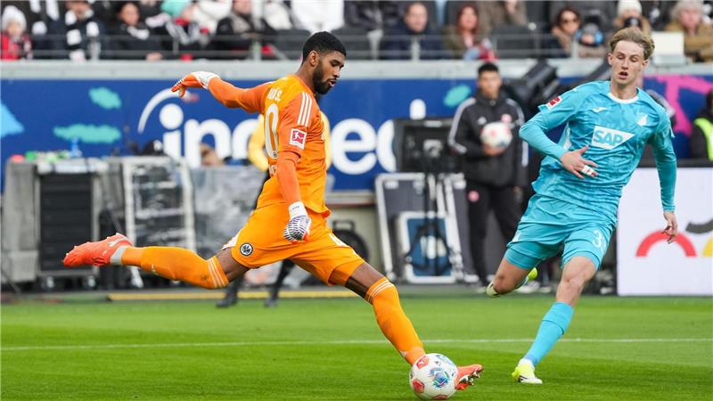 Erst stark, beim Gegentor aber unglücklich: Frankfurts Torhüter Kaua Santos.