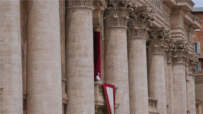 Neuer Papst Leo XIV. mahnt: „Nie wieder Krieg!“ Erster Sonntagssegen des neuen Papstes.