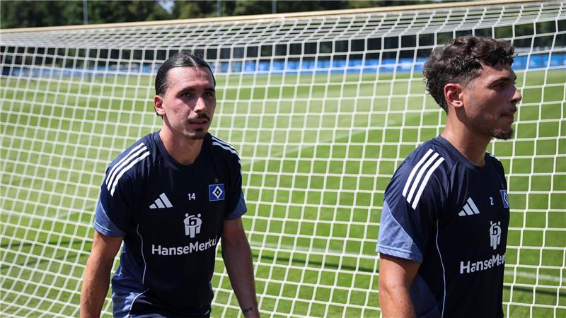 HSV verpflichtet Wunschstürmer Rayan Philippe Erstes Training mit den neuen HSV-Kollegen: Stürmer Rayan Philippe (l)